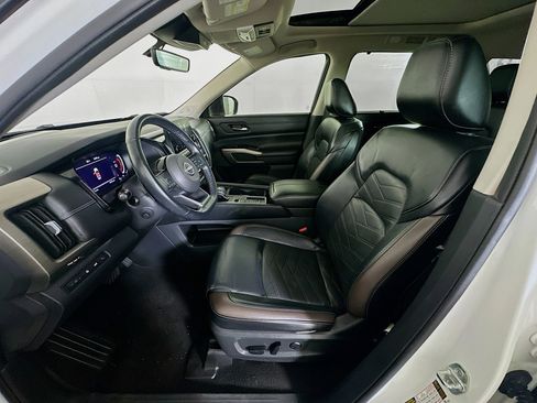 Used 2023 Nissan Pathfinder Platinum w/ Cargo Package FWD image 13