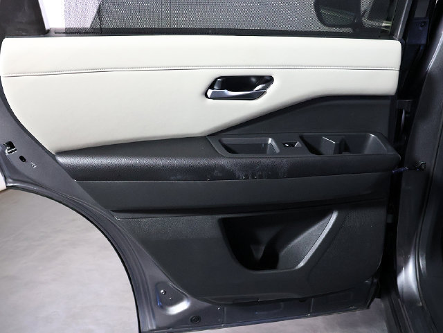 Used 2022 Nissan Pathfinder SL AWD/4WD image 29