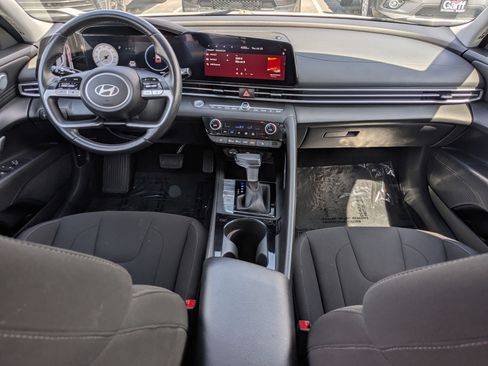 Certified 2025 Hyundai Elantra SEL FWD image 32