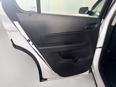 Used 2017 Chevrolet Equinox LS FWD image 25