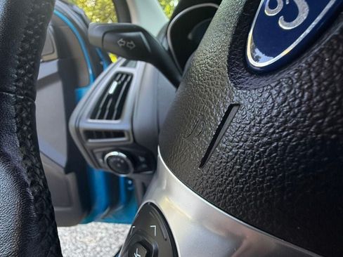 Used 2012 Ford Focus Titanium FWD image 26