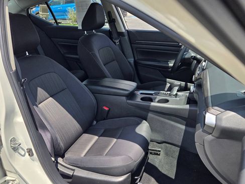 Used 2025 Nissan Altima 2.5 SV FWD image 16