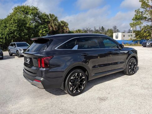 Certified 2025 Kia Sorento EX image 9