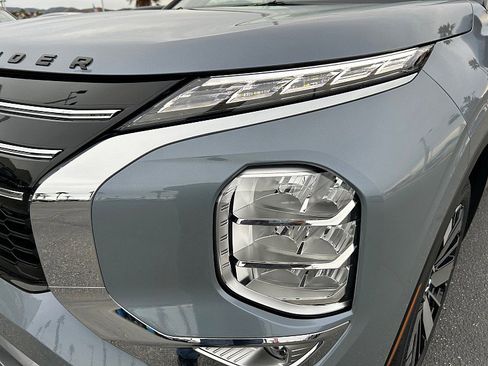 New 2026 Mitsubishi Outlander SEL image 7