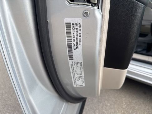 Used 2024 Chrysler Pacifica Limited image 23