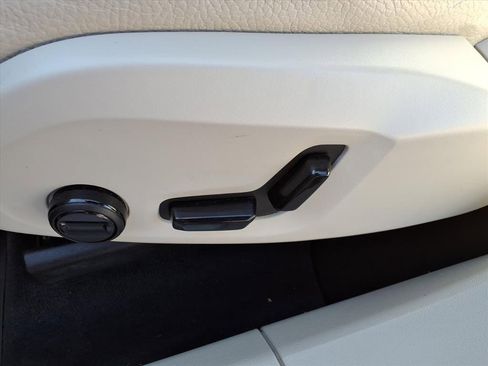 Certified 2023 Volvo XC60 B5 Plus image 17