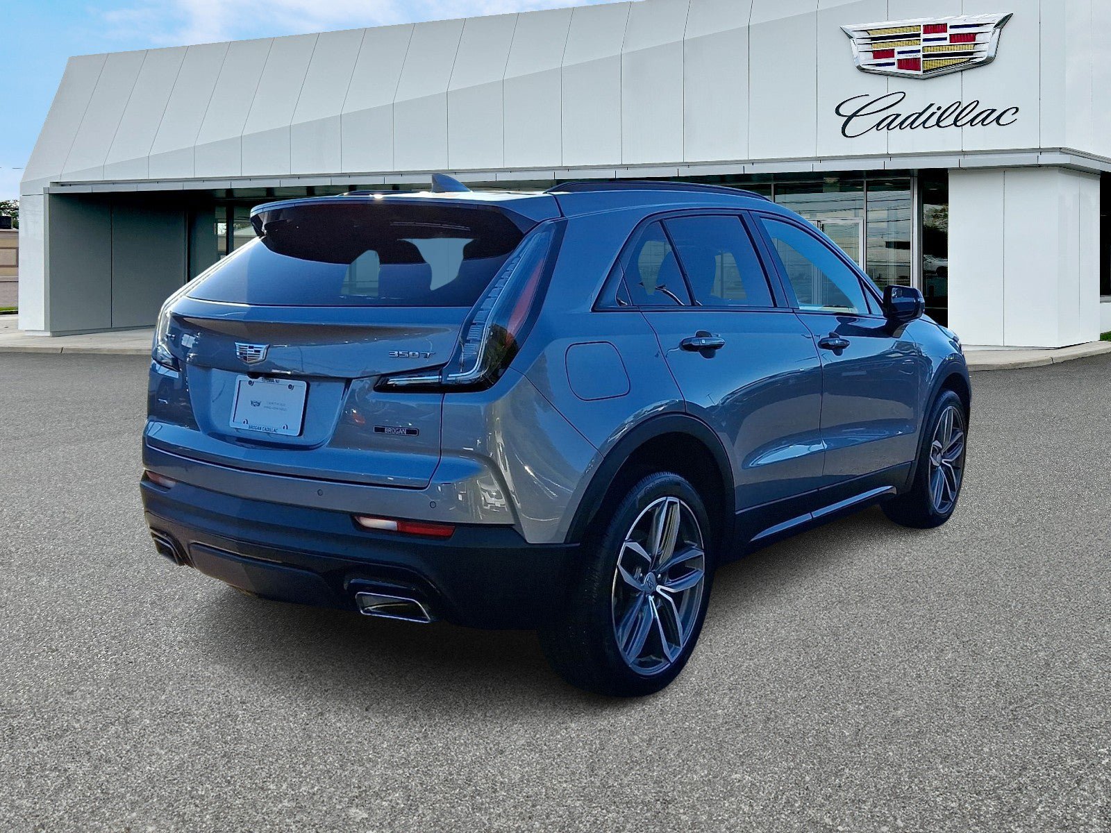 Certified 2023 Cadillac XT4 Sport w/ Cold Weather Package AWD/4WD image 5