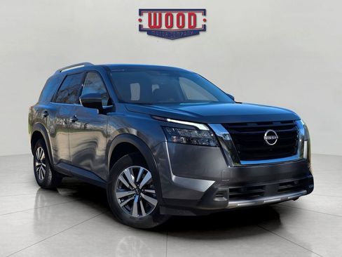 Used 2025 Nissan Pathfinder SL image 1