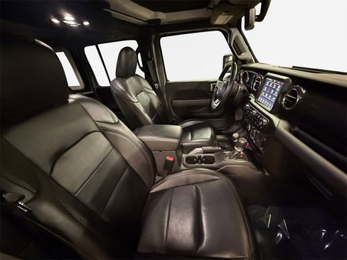 Used 2022 Jeep Wrangler Unlimited Sahara image 26