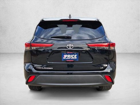 Used 2023 Toyota Highlander LE image 7