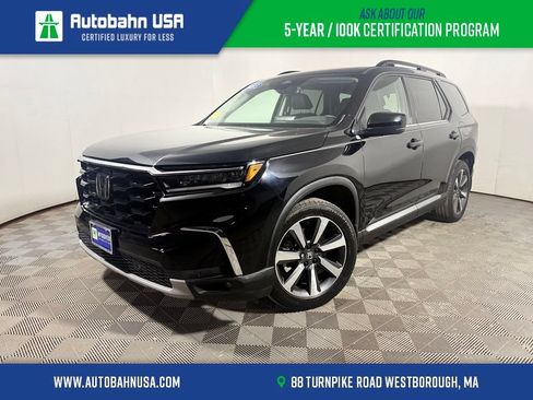 Used 2023 Honda Pilot Touring image 1