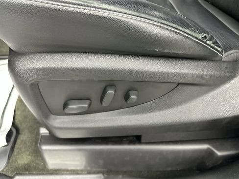 Used 2018 Chevrolet Suburban Premier RWD image 21