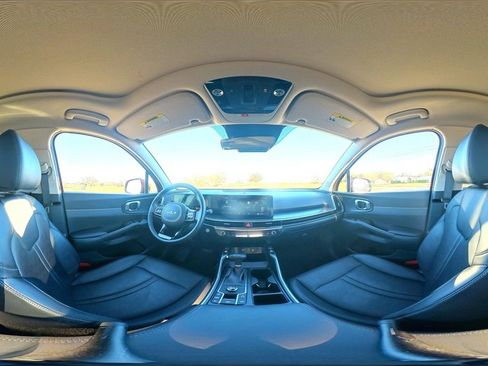 Certified 2025 Kia Sorento EX w/ Panoramic Sunroof Package image 37