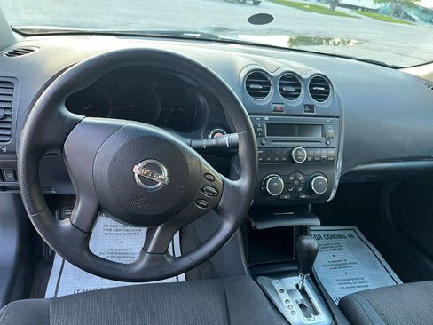 Used 2010 Nissan Altima 2.5 S FWD image 11