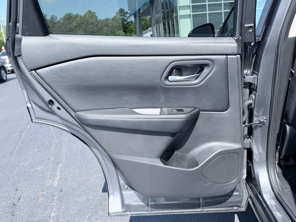 Used 2025 Nissan Rogue SV FWD image 29
