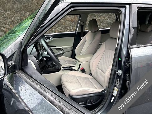 Used 2022 Kia Soul S FWD image 17