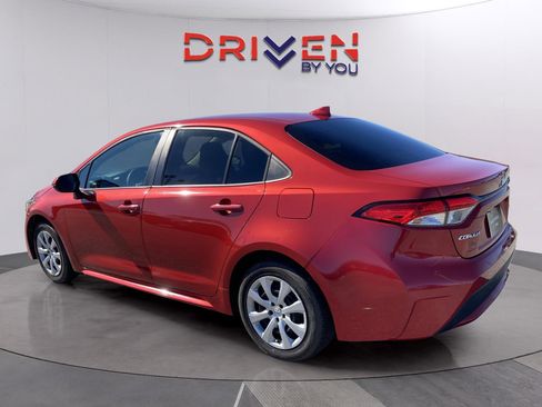 Used 2020 Toyota Corolla LE image 4