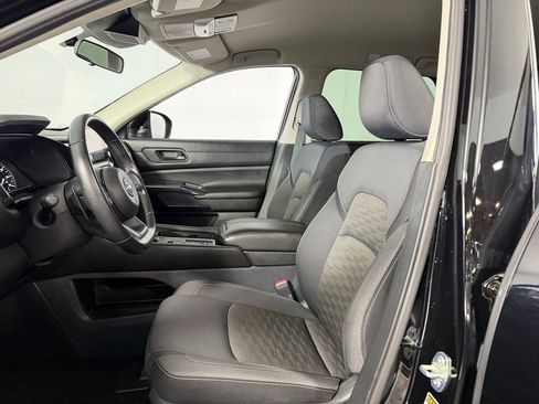 Used 2024 Nissan Pathfinder SV image 18