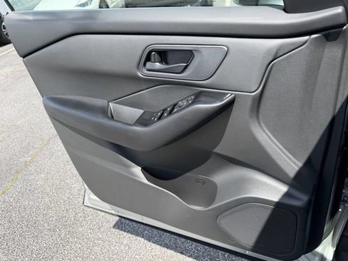 Used 2025 Nissan Rogue S FWD image 22
