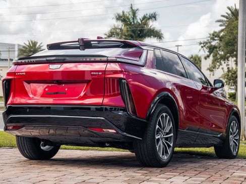 Used 2024 Cadillac Lyriq Sport RWD image 5