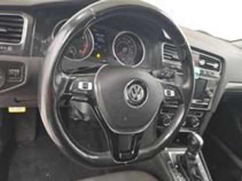 Used 2019 Volkswagen Golf S FWD image 21