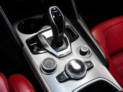 Used 2024 Alfa Romeo Giulia Veloce image 30