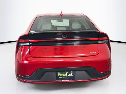 Used 2025 Toyota Prius LE FWD image 7
