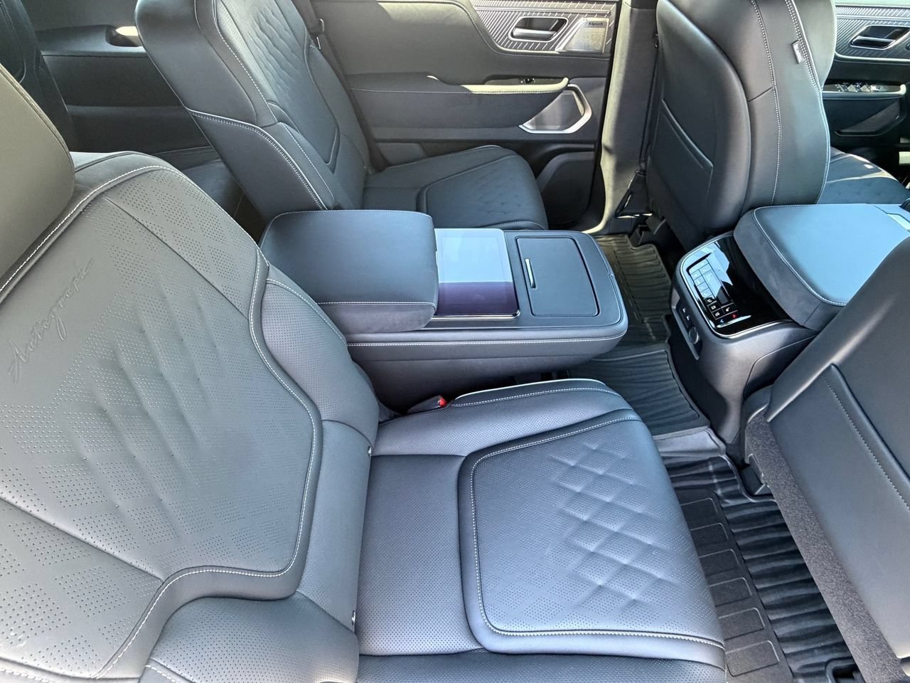 New 2027 INFINITI QX80 Autograph w/ Premium Cargo Package AWD/4WD image 11