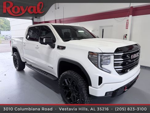 Used 2025 GMC Sierra 1500 AT4 w/ AT4 Premium Package AWD/4WD image 3
