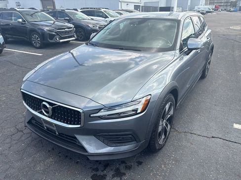 Used 2020 Volvo V60 T5 Cross Country AWD/4WD image 6