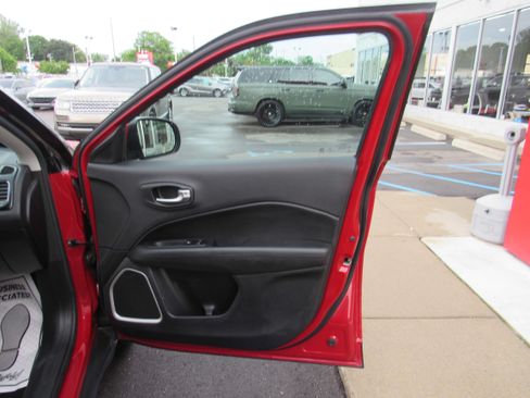 Used 2020 Jeep Compass Latitude FWD image 16