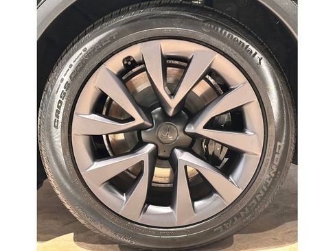 Used 2025 Tesla Model X image 11