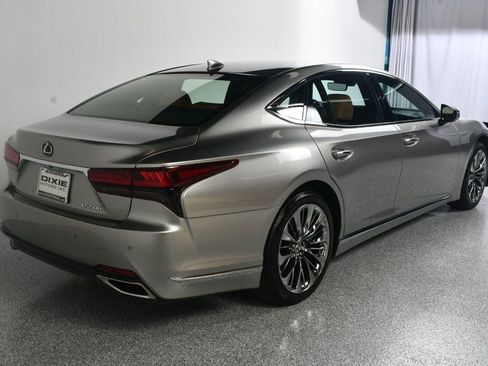 Used 2023 Lexus LS 500 w/ Accessory Package (Z2) image 9