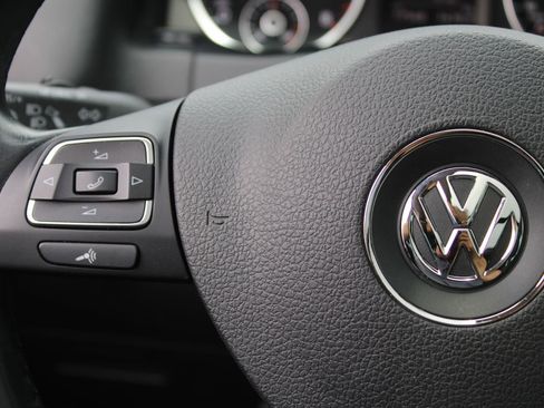 Used 2016 Volkswagen Tiguan image 23