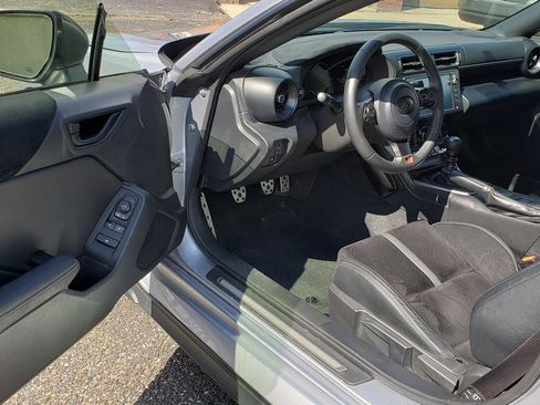 Used 2023 Toyota GR86 Premium w/ ALL Weather Mat Package (TMS) image 3