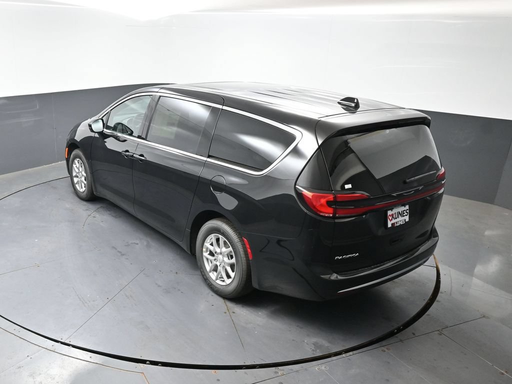 New 2027 Chrysler Pacifica Select w/ Family Tech Group FWD image 37