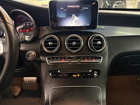 Used 2019 Mercedes-Benz GLC 300 4MATIC image 15