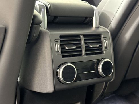 Certified 2025 Land Rover Discovery Metropolitan Edition image 30