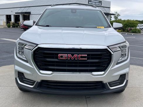 Used 2022 GMC Terrain SLE w/ Driver Convenience Package FWD image 2
