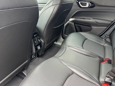 New 2026 Jeep Compass Latitude image 11