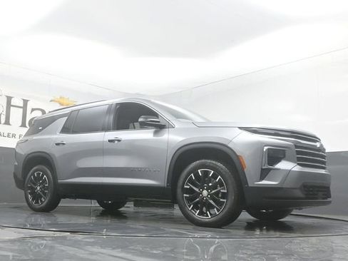 New 2026 Chevrolet Traverse LT w/ Sun and Wheel Package FWD image 2