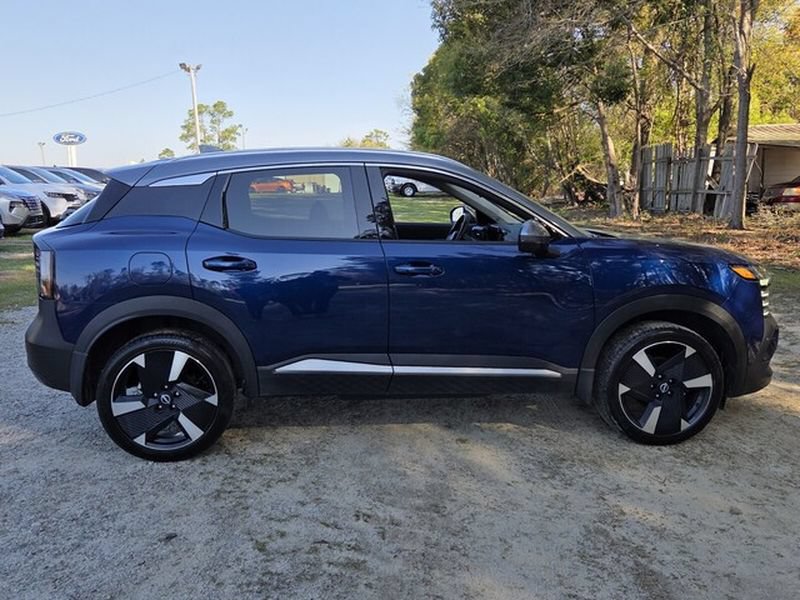 Used 2025 Nissan Kicks SR FWD image 13