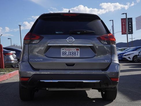 Certified 2020 Nissan Rogue SV image 5