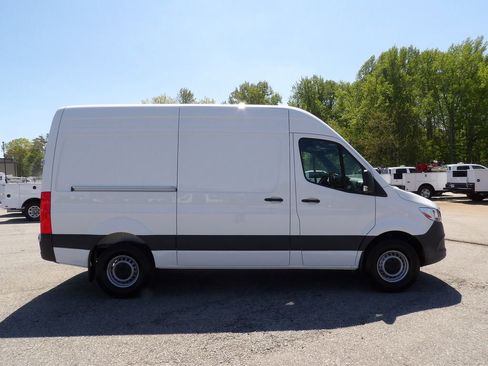 Used 2025 Mercedes-Benz Sprinter 2500 image 9