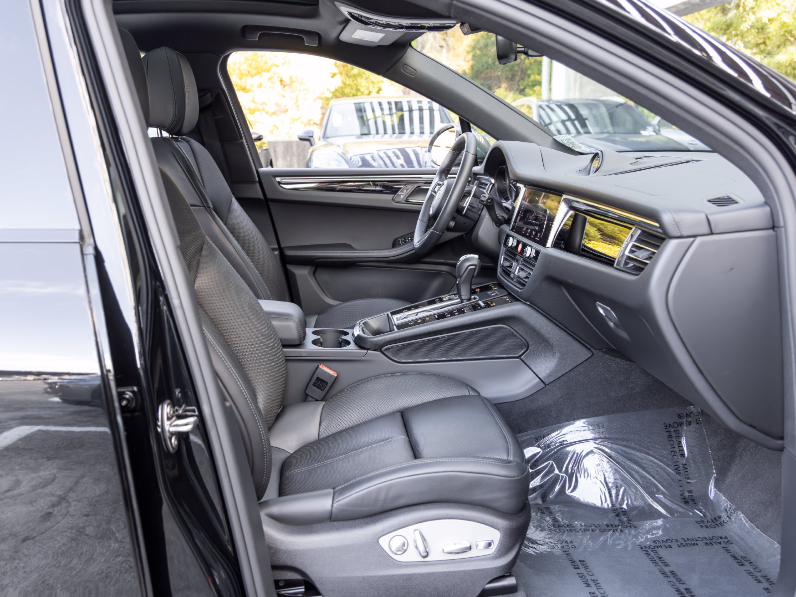 Certified 2025 Porsche Macan Turbo AWD/4WD image 67