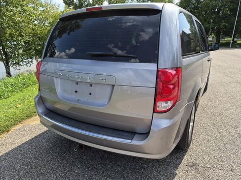 Used 2014 Dodge Grand Caravan American Value Package w/ UConnect Hands-Free Group FWD image 2