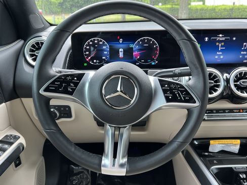 Certified 2025 Mercedes-Benz GLB 250 4MATIC image 18