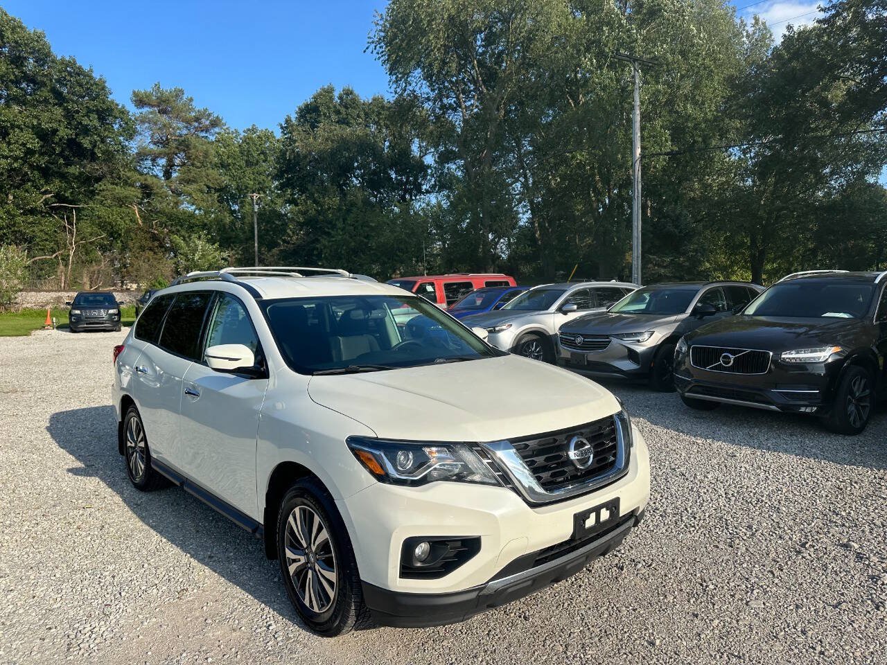 Used 2017 Nissan Pathfinder SV w/ SV Cold Weather Package AWD/4WD image 3