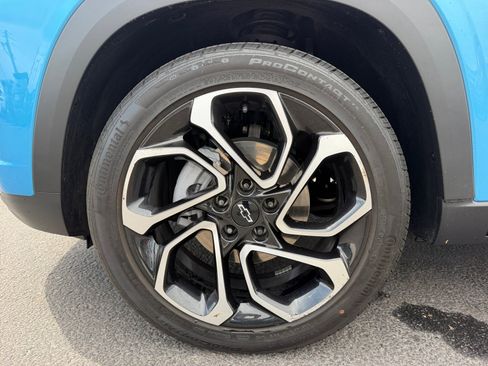 Used 2025 Chevrolet Trax RS w/ Sunroof Package FWD image 26