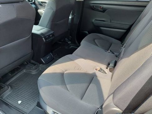 Used 2023 Toyota Highlander LE AWD/4WD image 18
